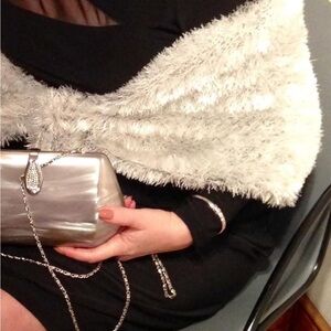 🎄🧶 NWT. Vintage. Glamorous Women's Knitting Wrap/Stole. Looks like Real Fur